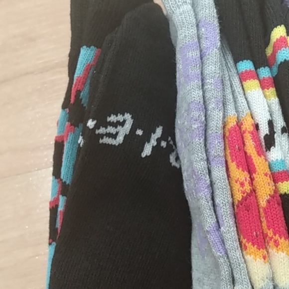 Friends TV Series 4 pack Crew Socks Size 4-10 - Picture 4 of 9